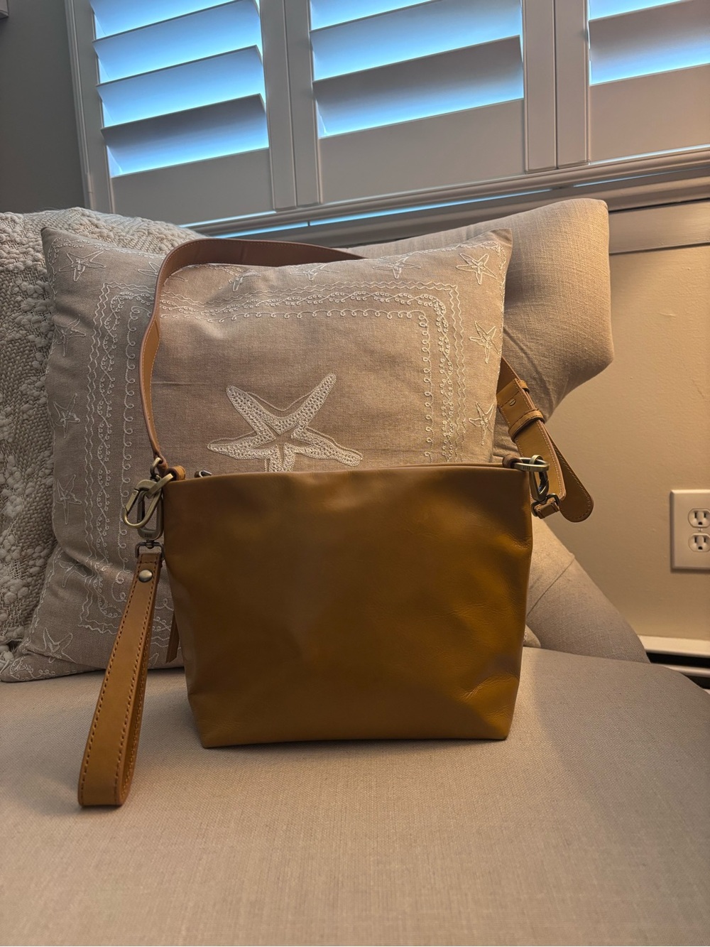 HOBO Ashe Crossbody/Wristlet Color: Natural